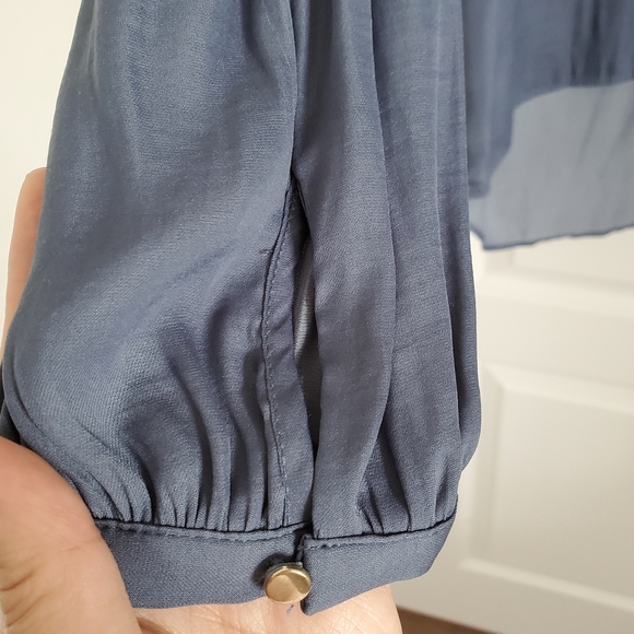 EUC Dynamite Flowy Blouse With Removable Bow Tie - Picture 3 of 6